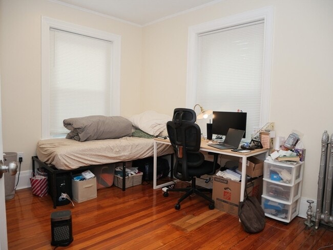 Building Photo - 10 Beals St