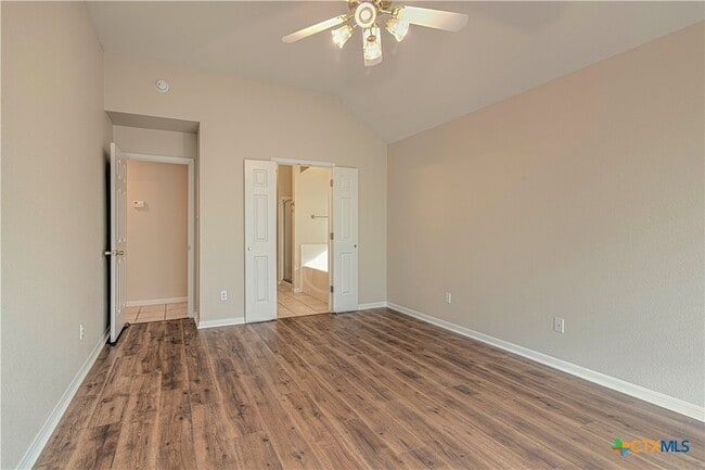 Building Photo - 5005 Warwicke Dr