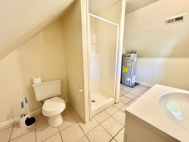 Building Photo - Cozy Home with Private Backyard & Detached...