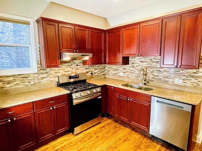 Building Photo - 4327 N Damen Ave