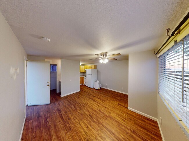 Building Photo - 5375 E Falls View Dr