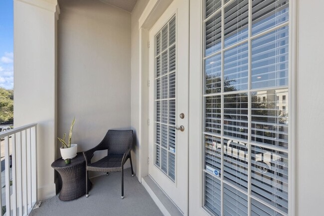 Building Photo - Updated 2/2 with attached 1 car garage right in Baldwin Park!