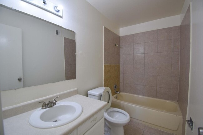 Building Photo - 6819 N 64th Ave