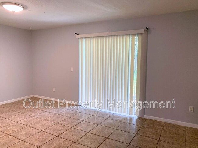 Building Photo - 5885 Dahlia Dr
