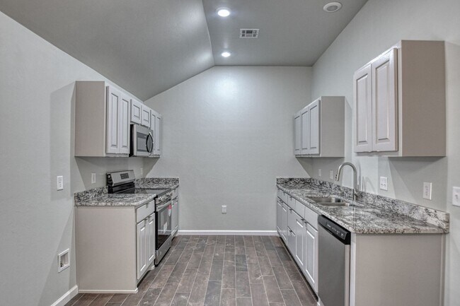 Building Photo - New Construction in Varenna Landing! Storm shelter and lawn care included!