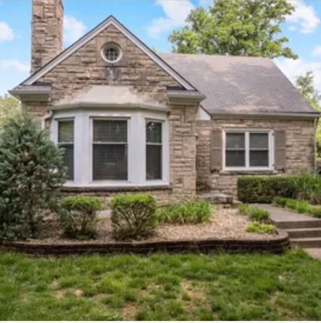 Building Photo - St. Matthews  3 Bed 2 Bath Stone Cape Cod Home