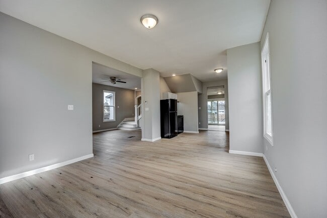 Building Photo - Freshly Updated 4 Bedroom House