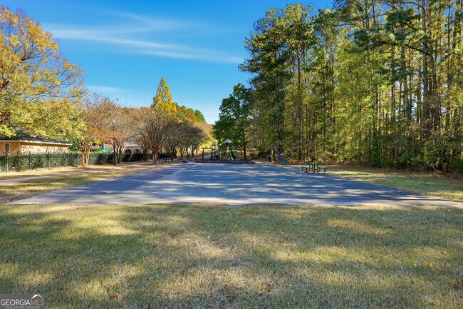 Building Photo - 405 Chadwick Cmns