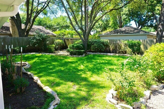 Building Photo - 1707 Valley Vista Dr