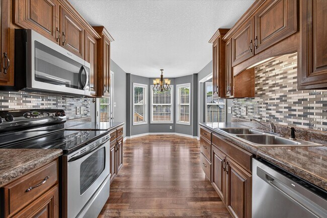Building Photo - 3534 Southwood Dr