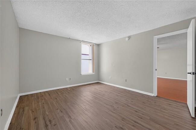 Building Photo - 510 Orange Dr
