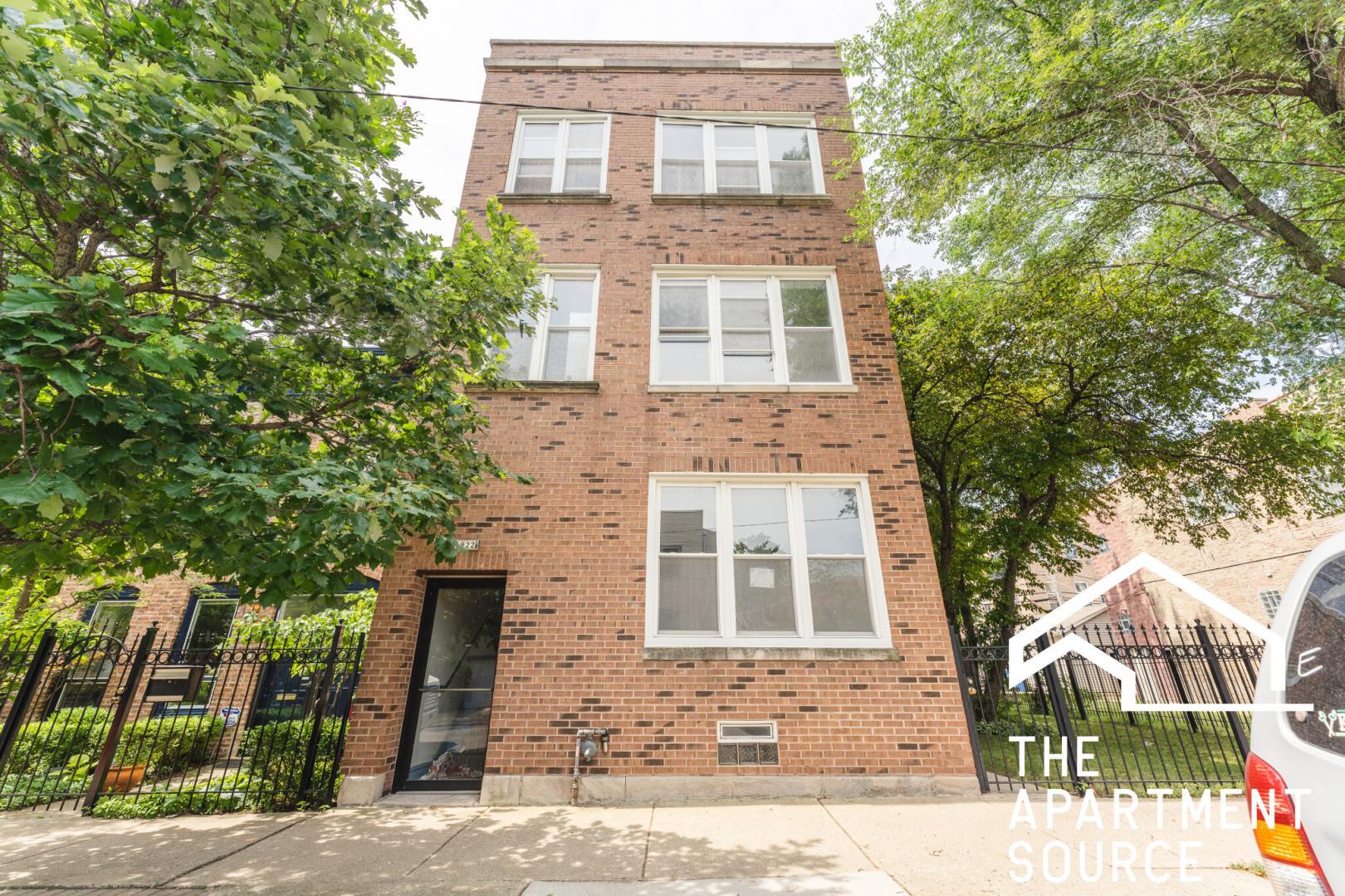 Building Photo - 1922 N Wilmot Ave