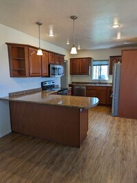 Building Photo - 4 Bedroom 2 Bath House on Prospect - Pet-Friendly!