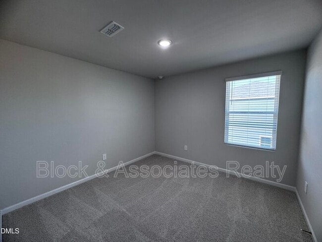 Building Photo - 62 Thistle Patch Pl