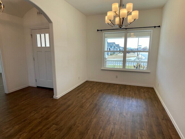Building Photo - Spectacular 4 bedroom, 2 bath home in Owasso