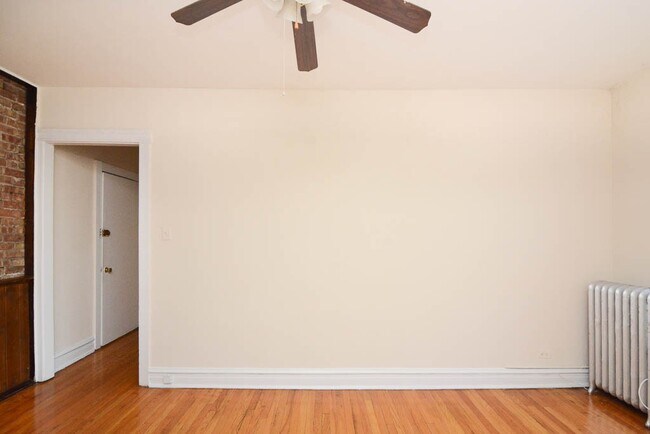 Building Photo - 958 W Cornelia Ave