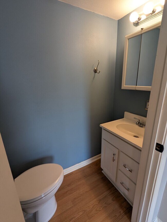Building Photo - 2 Bedroom 1 Bathroom Single Family Home (S...