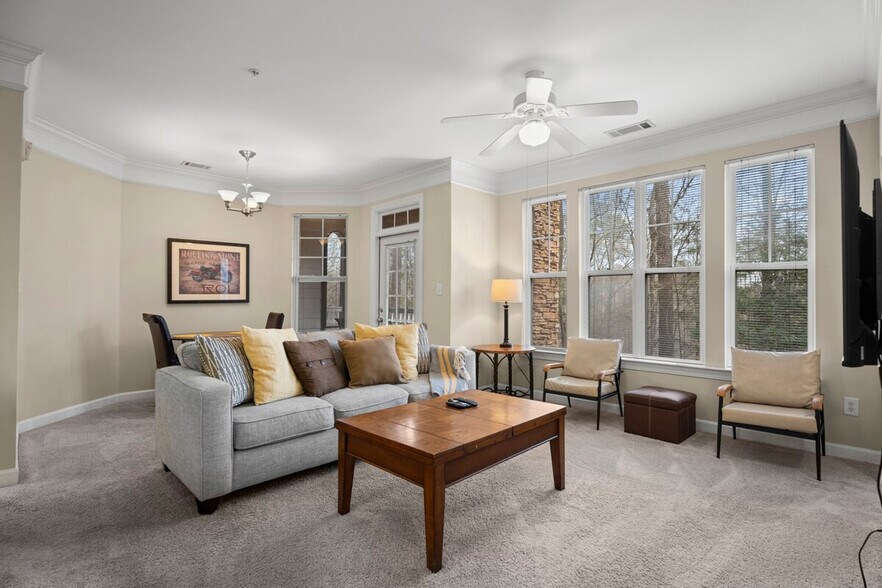 Building Photo - 1623 Brisbane Woods Way