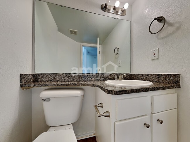 Building Photo - 5521 44th Ct SE