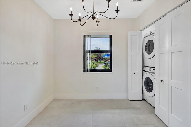 Building Photo - 5980 SW 40th Ave
