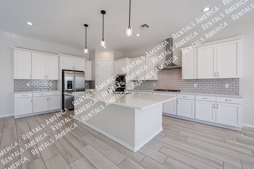 Building Photo - 4815 W Capistrano Ave