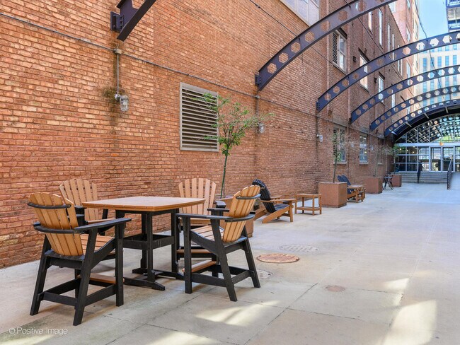 Building Photo - 500 S Clinton St