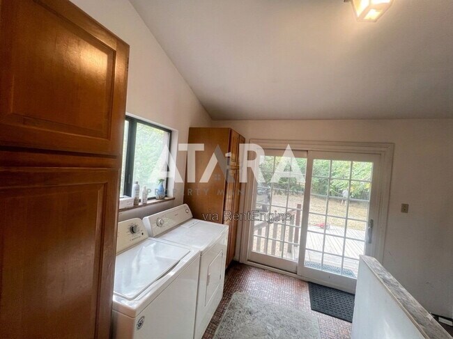 Building Photo - 226 W 300 N