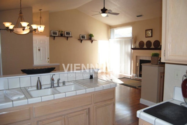 Building Photo - Cute Home in Antelope for Rent!