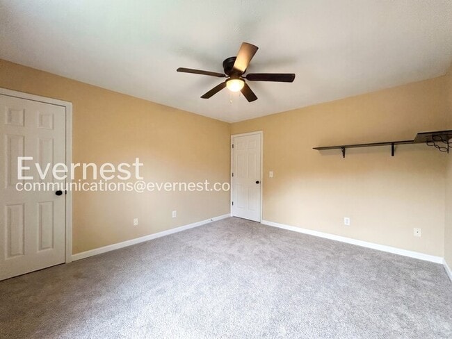 Building Photo - 2-Bed/1.5-Bath Town Home/Available Now!