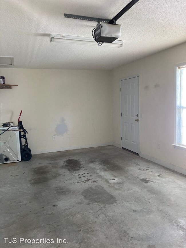 Building Photo - 2 br, 2 bath House - 3808 Elizabeth Avenue