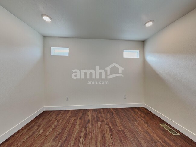 Building Photo - 3975 Ryedale Wy