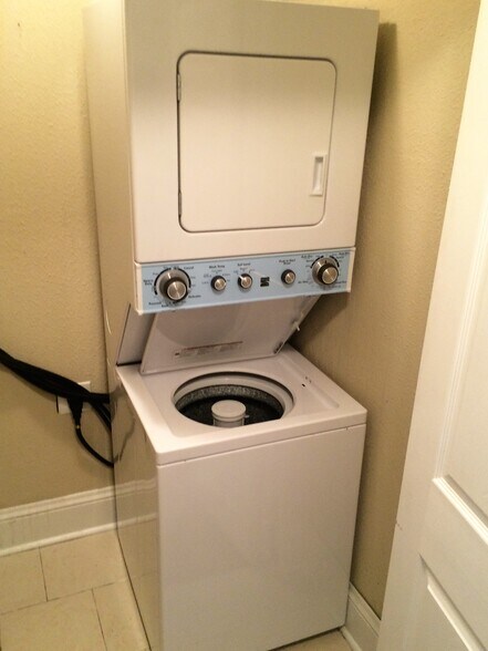 Laundry - 645 Lowell Blvd