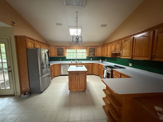 Building Photo - Farm House w/pastures For Lease