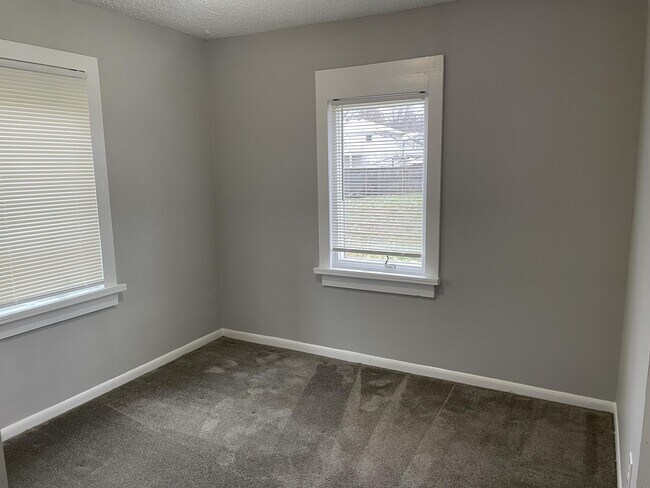 Building Photo - 11408 E 59th St