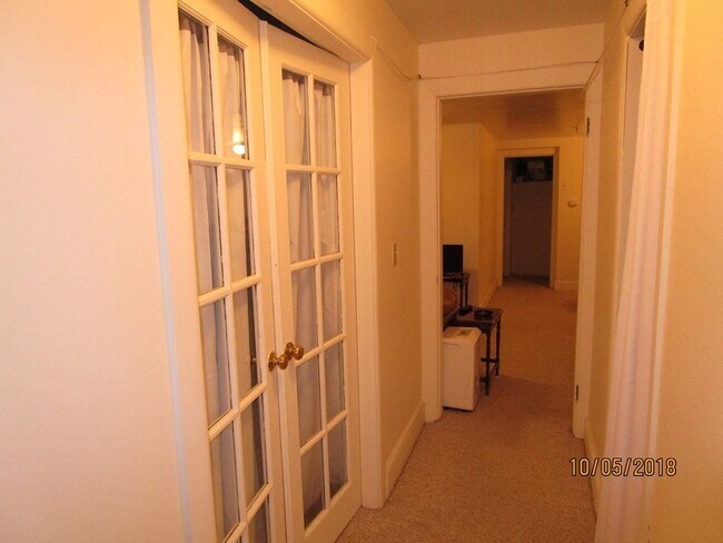 Building Photo - 120 Riverway