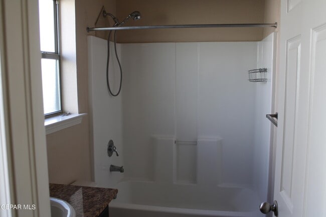 Building Photo - 14561 Jesus Almeida