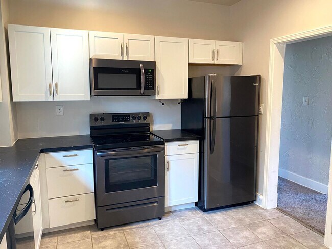 Building Photo - Bailey