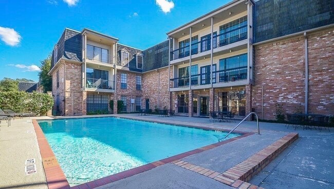 Building Photo - 2475 Underwood St