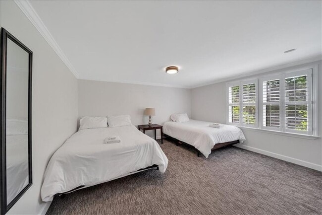 Building Photo - 5592 Colton Dr NE