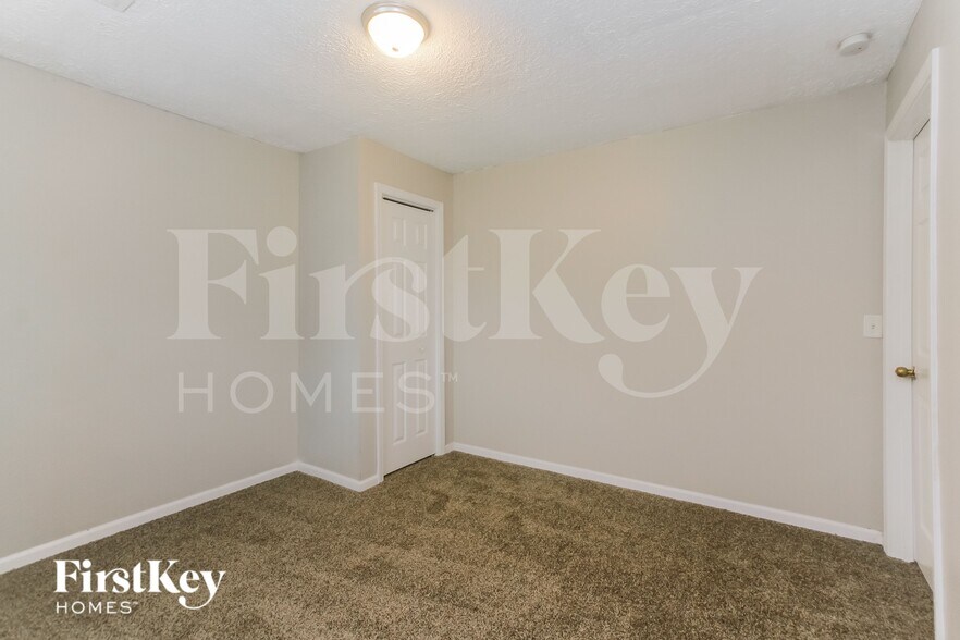 Building Photo - 112 Lind Dr