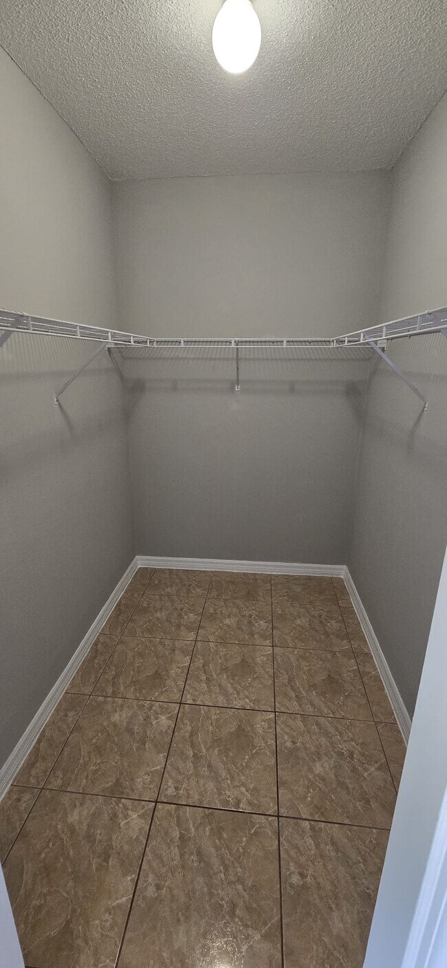 Building Photo - 607 Escondido Ct
