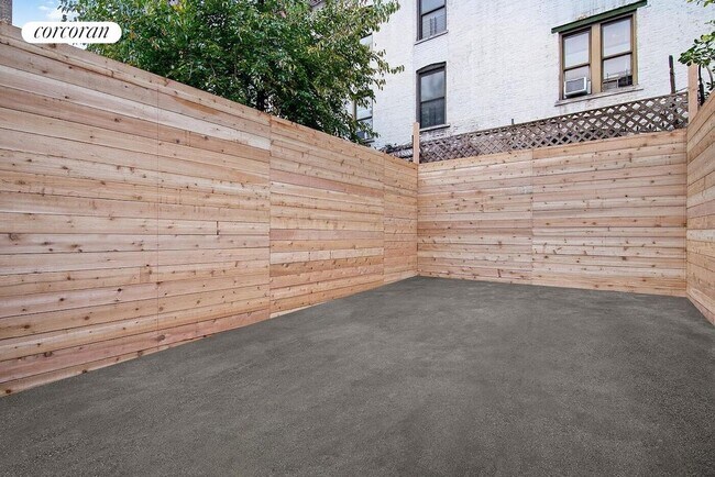 Building Photo - 613 W 138th St