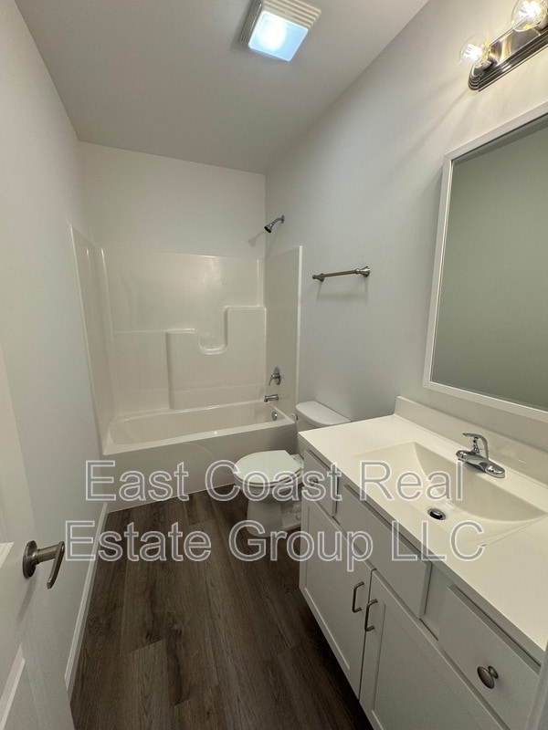 Building Photo - 11 Snowdrop Ct