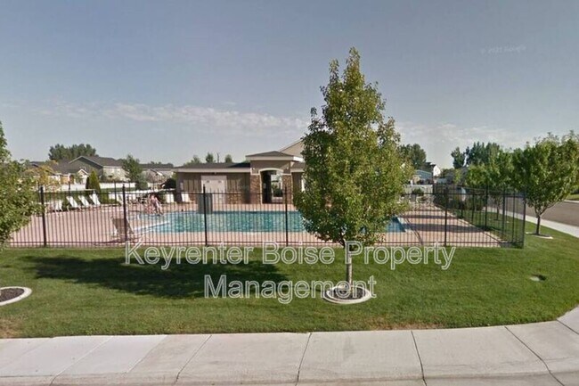 Building Photo - 879 N Traquair Pl
