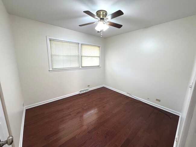 Building Photo - 860 Madelyn Dr