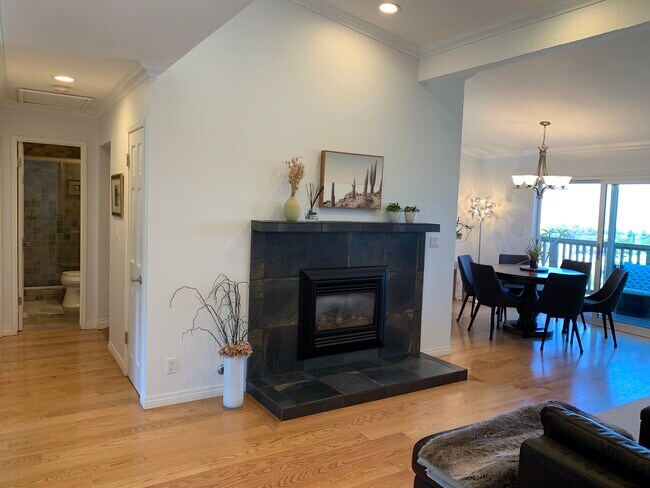 Building Photo - 15 Oaktree Ln