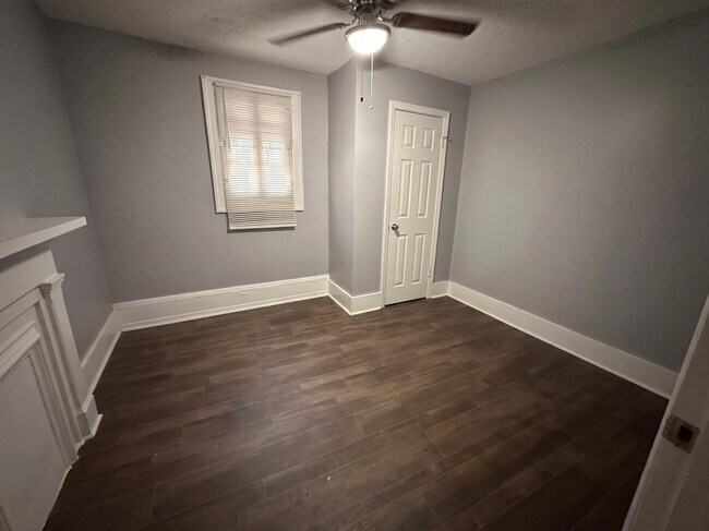 Building Photo - 1126 Boulevard