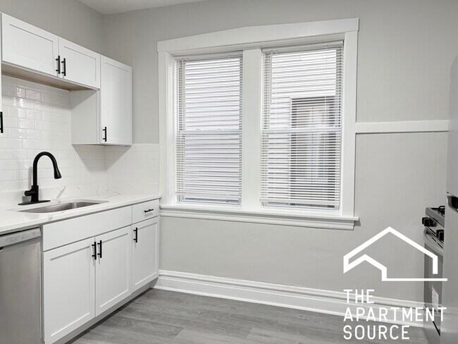 Building Photo - 2937 N Fairfield Ave