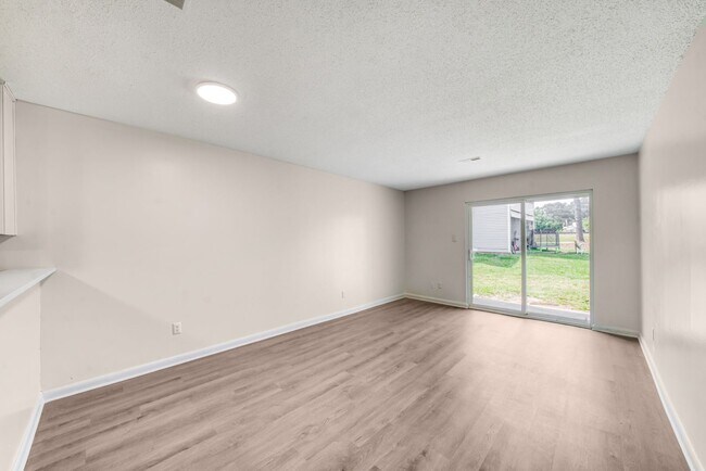 Building Photo - 335 Railroad St