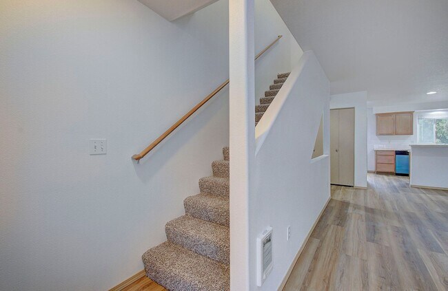 Building Photo - Beautiful 3 Bd 3 Ba Home in Bagley Downs Neighborhood